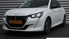 Wit Gebruikt 2023 Peugeot 208 Allure Hatchback | € 17.895 (Eerlijke prijs)