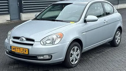 Grijs Occasion 2009 Hyundai Accent Dynamiq Hatchback | € 600 (Goede deal)