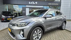 Grijs, metallic lak Gebruikt 2024 Kia Stonic SUV | € 22.495 (Eerlijke prijs)