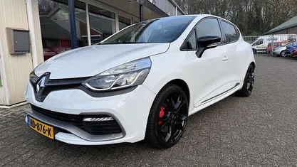 Wit Occasion 2015 Renault Clio IV R.S. Hatchback | € 13.950 (Eerlijke prijs)