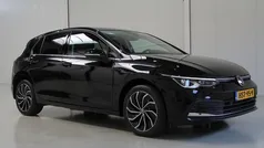 Zwart Gebruikt 2020 VW Golf VIII Style Hatchback | € 24.950 (Eerlijke prijs)