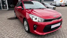 Rood Gebruikt 2018 Kia Rio Hatchback | € 12.940 (Eerlijke prijs)