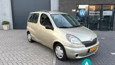 Beige, metallic lak Gebruikt 2002 Toyota Yaris Verso Sol MPV | € 4.950 (Eerlijke prijs)