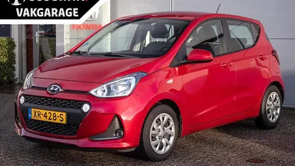 Occasion Hyundai i10 Comfort 67 PK (49 kW) 2019 Rood Hatchback