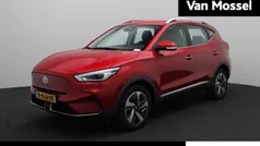 Rood, metallic lak Gebruikt 2022 MG ZS Comfort Sedan | € 20.495 (Eerlijke prijs)