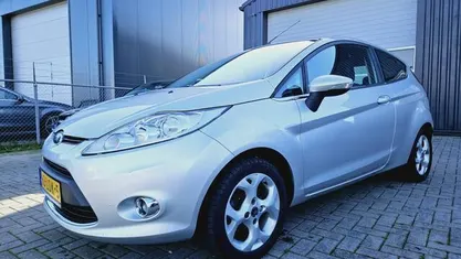 Grijs Gebruikt 2010 Ford Fiesta Titanium Hatchback | € 3.499 (Eerlijke prijs)