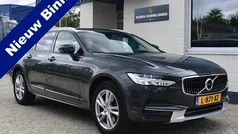 Grijs, metallic lak Gebruikt 2017 Volvo V90 CC Stationwagen | € 26.945 (Eerlijke prijs)