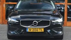 Zwart Gebruikt 2022 Volvo V60 Stationwagen | € 19.950 (Goede deal)