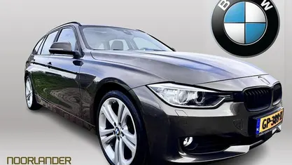 Bruin, metallic lak Gebruikt 2014 BMW 328 Executive Stationwagen | € 14.950 (Eerlijke prijs)