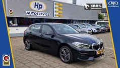 Zwart Gebruikt 2023 BMW 118 Basis Hatchback | € 29.000 (Eerlijke prijs)