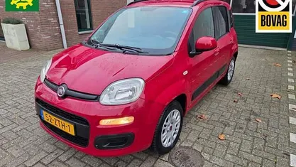 Rood Occasion 2013 Fiat Panda Lounge Hatchback | € 4.995 (Eerlijke prijs)