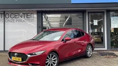 Rood Gebruikt 2021 Mazda 3 Sportive Sedan | € 19.950 (Eerlijke prijs)