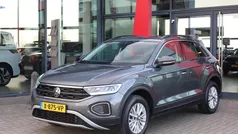 Grijs Gebruikt 2023 VW T-Roc Pro SUV | € 29.950 (Goede deal)