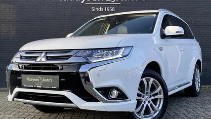 Wit Occasion 2017 Mitsubishi Outlander P-HEV Instyle SUV | € 19.450 (Eerlijke prijs)