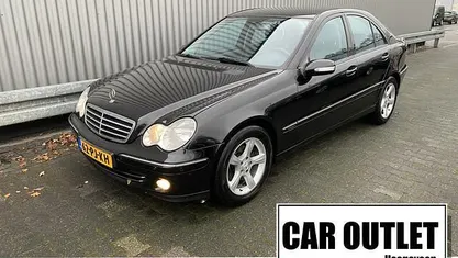 Zwart Gebruikt 2004 Mercedes C220 Avantgarde Sedan | € 2.450 (Goede deal)