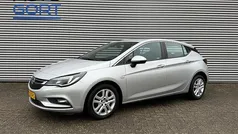 Grijs (metallic) Gebruikt 2017 Opel Astra Edition Hatchback | € 7.900 (Eerlijke prijs)