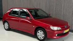 Rood Gebruikt 1999 Peugeot 306 | € 1.800 (Eerlijke prijs)