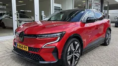 Rood Gebruikt 2022 Renault Mégane Iconic Hatchback | € 30.900 (Eerlijke prijs)