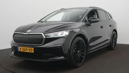 Zwart Gebruikt 2024 Skoda Enyaq iV Selection SUV | € 29.900 (Eerlijke prijs)