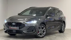 Grijs Gebruikt 2022 Ford Focus ST-Line Stationwagen | € 21.695 (Goede deal)