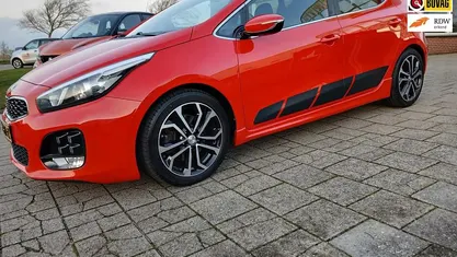 Rood Occasion 2015 Kia Ceed GT-Line Hatchback | € 8.999 (Goede deal)