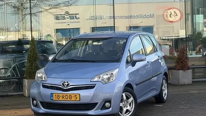 Occasion Toyota Verso-S 99 PK (72 kW) 2011 Blauw (metallic) MPV