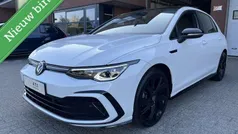 Gebruikt 2022 VW Golf VIII R-line Hatchback | € 30.950 (Eerlijke prijs)