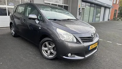 Grijs Gebruikt 2010 Toyota Verso Edition MPV | € 11.950 (Eerlijke prijs)