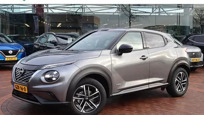 Grijs Gebruikt 2024 Nissan Juke N-Connecta SUV | € 25.945 (Eerlijke prijs)