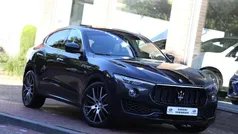 Zwart Gebruikt 2017 Maserati Levante SUV | € 29.950 (Eerlijke prijs)