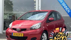 Rood Gebruikt 2010 Toyota Aygo Hatchback | € 4.950 (Eerlijke prijs)