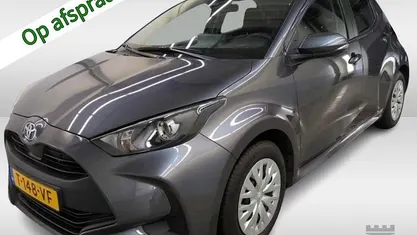 Grijs Gebruikt 2023 Toyota Yaris Active Hatchback | € 18.900 (Eerlijke prijs)