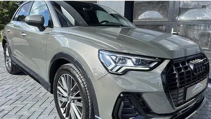 Grijs, metallic lak Gebruikt 2019 Audi Q3 Black Edition SUV | € 30.900 (Eerlijke prijs)