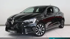 Zwart Gebruikt 2022 Renault Clio V Equilibre Hatchback | € 14.035 (Eerlijke prijs)