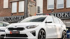 Wit Gebruikt 2019 Kia Ceed Hatchback | € 17.450 (Eerlijke prijs)