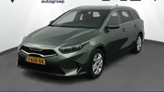 Groen, metallic lak Gebruikt 2023 Kia Ceed Sportswagon 2 Stationwagen | € 23.950 (Eerlijke prijs)
