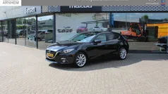 Jet black (donker zwart) Gebruikt 2016 Mazda 3 Hatchback | € 16.450 (Eerlijke prijs)