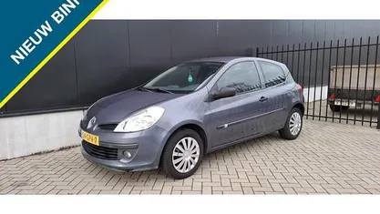 Blauw Gebruikt 2008 Renault Clio II Hatchback | € 1.750 (Eerlijke prijs)