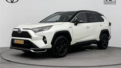 Pearl white met zwart dak (licht wit parelmoer) Gebruikt 2021 Toyota RAV4 Plus SUV | € 42.445 (Eerlijke prijs)