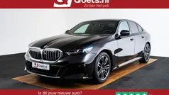 Zwart Gebruikt 2024 BMW 520 Comfort Edition Sedan | € 54.950 (Goede deal)