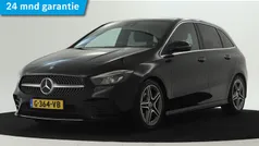 Zwart, metallic lak Gebruikt 2019 Mercedes B180 Business MPV | € 22.945 (Eerlijke prijs)