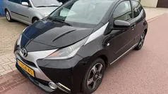 Zwart (metallic) Gebruikt 2014 Toyota Aygo X-clusiv Hatchback | € 5.450 (Eerlijke prijs)