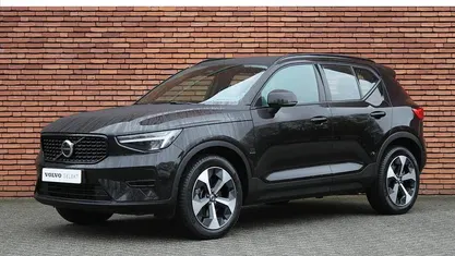Zwart Gebruikt 2025 Volvo XC40 Plus SUV | € 43.950 (Eerlijke prijs)