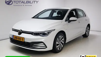 Wit Occasion 2023 VW Golf VIII Hatchback | € 26.900 (Goede deal)