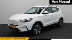 Wit Gebruikt 2023 MG ZS Comfort Sedan | € 26.495 (Eerlijke prijs)