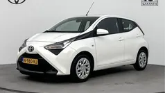 Wit Gebruikt 2022 Toyota Aygo X-play Hatchback | € 13.245 (Goede deal)