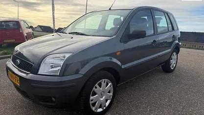 Grijs Gebruikt 2004 Ford Fusion Ghia MPV | € 2.499 (Eerlijke prijs)