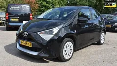Zwart Gebruikt 2020 Toyota Aygo X-play Hatchback | € 9.950 (Eerlijke prijs)