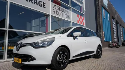 Wit Gebruikt 2013 Renault Clio GrandTour Collection Stationwagen | € 5.621 (Eerlijke prijs)