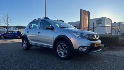 Grijs Gebruikt 2020 Dacia Sandero Stepway Hatchback | € 11.400 (Eerlijke prijs)